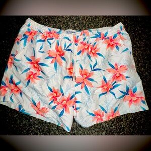 American Eagle Men's swim trunks XL; Hawaiian print; Excellent condition